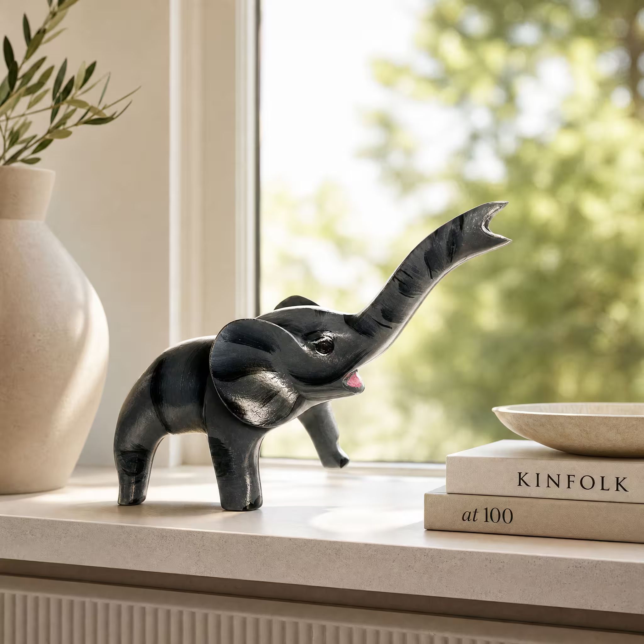 Elefante, pintada a mano en madera recuperada, souvenir artesanal de Costa Rica (pieza en ambiente)
