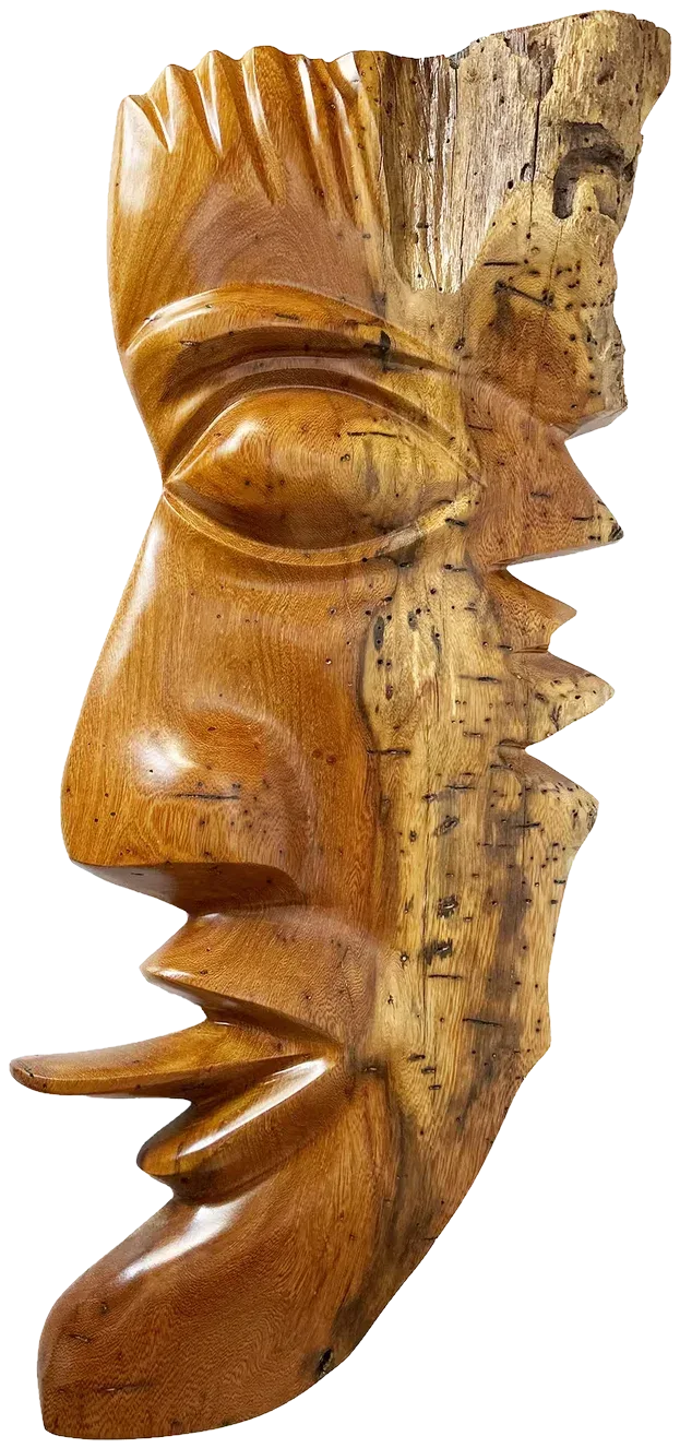 Máscara Cacique, tallada a mano en madera recuperada, souvenir artesanal de Costa Rica (pieza en ambiente)